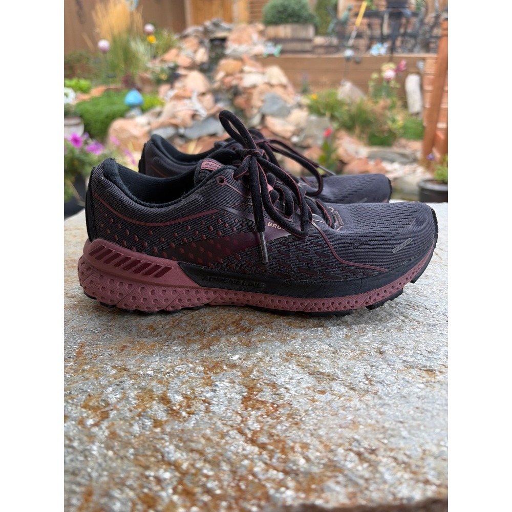 Brooks Adrenaline GTS 21 Womens Running Shoes Gray Burgundy 1203291B020 Size 6.5